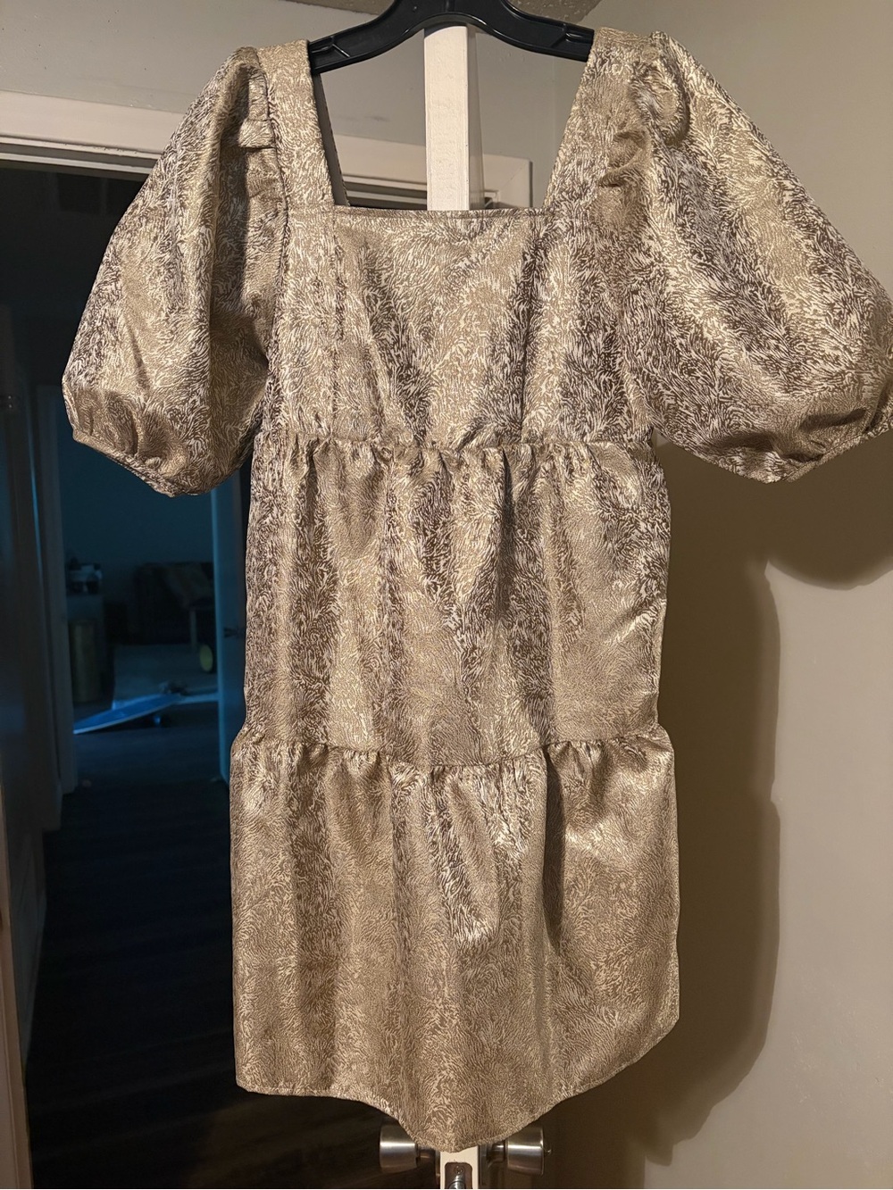 Versona Gold Puff-Sleeve